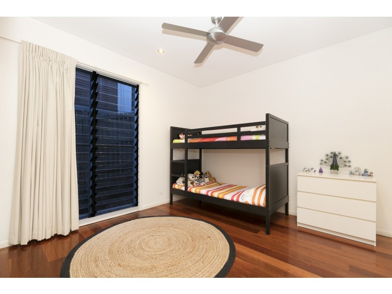 10 Vista Street, Bardon QLD 4065