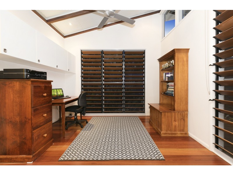10 Vista Street, Bardon QLD 4065
