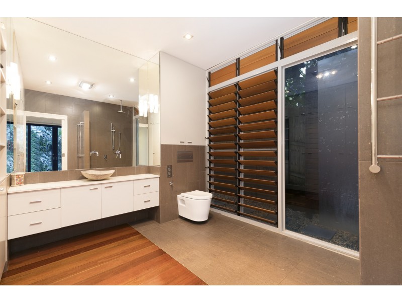10 Vista Street, Bardon QLD 4065