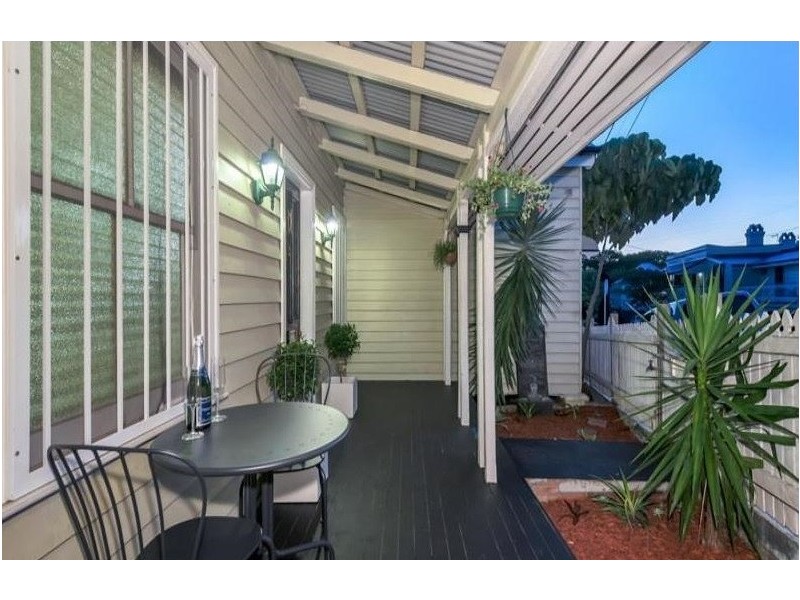 13 York Parade, Spring Hill QLD 4000