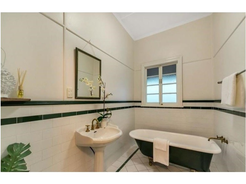 13 York Parade, Spring Hill QLD 4000