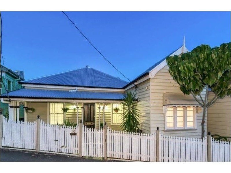 13 York Parade, Spring Hill QLD 4000