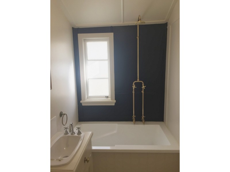 13 York Parade, Spring Hill QLD 4000