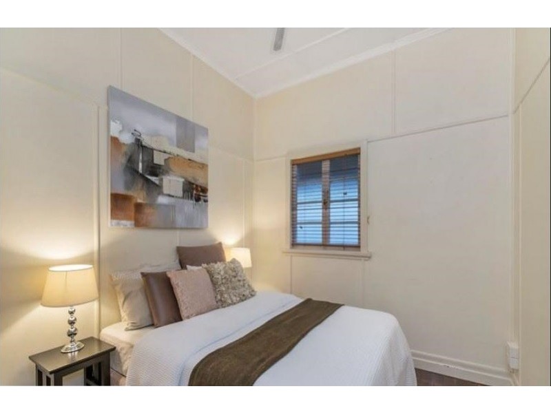 13 York Parade, Spring Hill QLD 4000