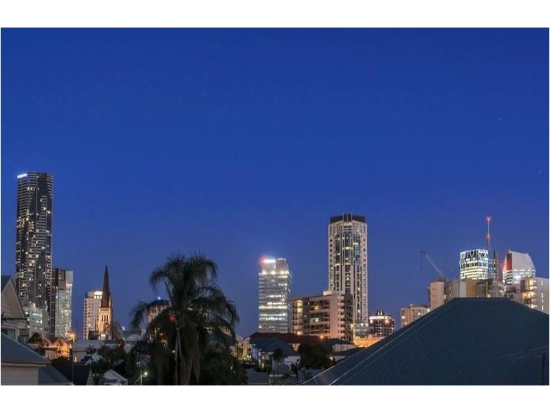 13 York Parade, Spring Hill QLD 4000