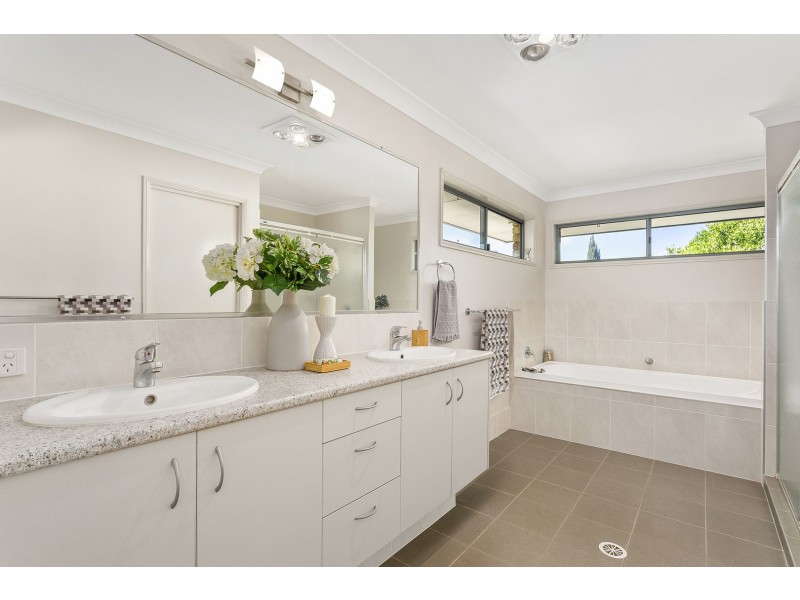 30 Ironbark Circuit, Everton Hills QLD 4053