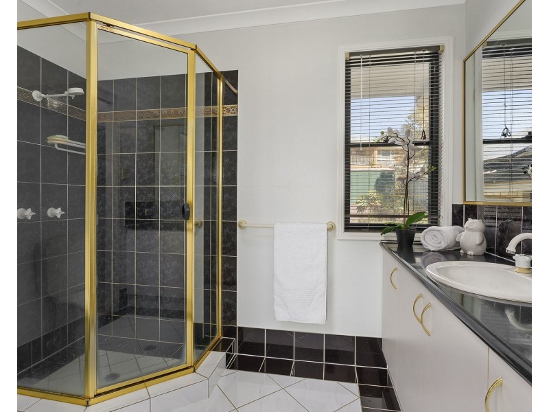 5 Mareeba Court, Arana Hills QLD 4054