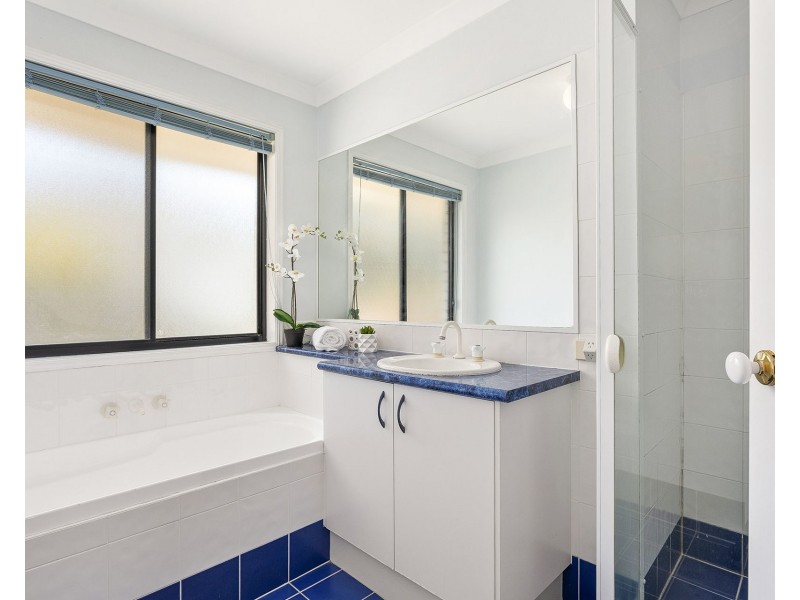 5 Mareeba Court, Arana Hills QLD 4054