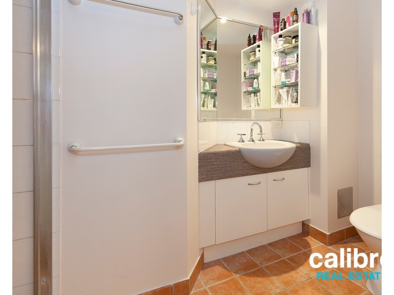 8/27 Campbell Street, Toowong QLD 4066