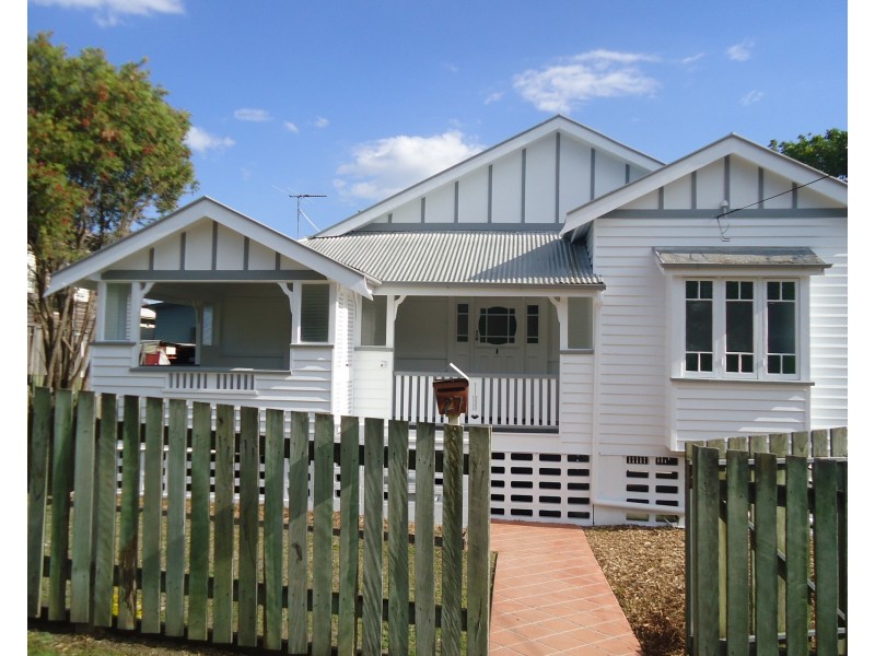 27 Parooba Avenue, Camp Hill QLD 4152