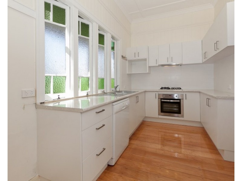 27 Parooba Avenue, Camp Hill QLD 4152