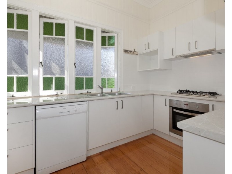 27 Parooba Avenue, Camp Hill QLD 4152