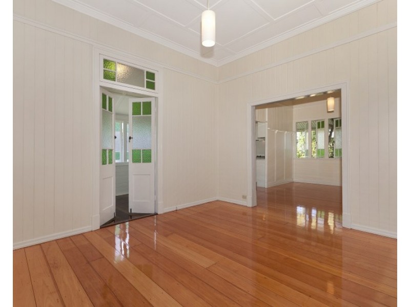 27 Parooba Avenue, Camp Hill QLD 4152