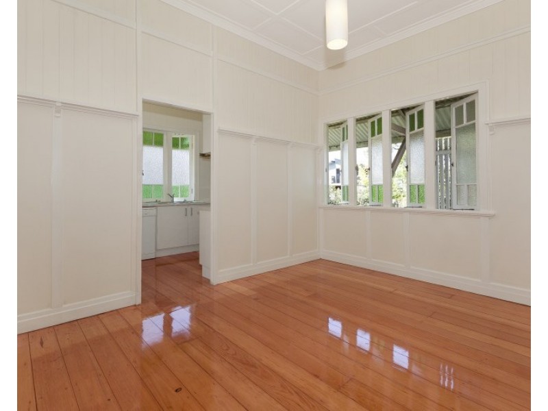 27 Parooba Avenue, Camp Hill QLD 4152