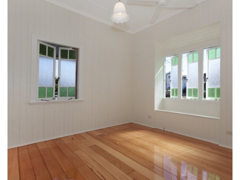 27 Parooba Avenue, Camp Hill QLD 4152