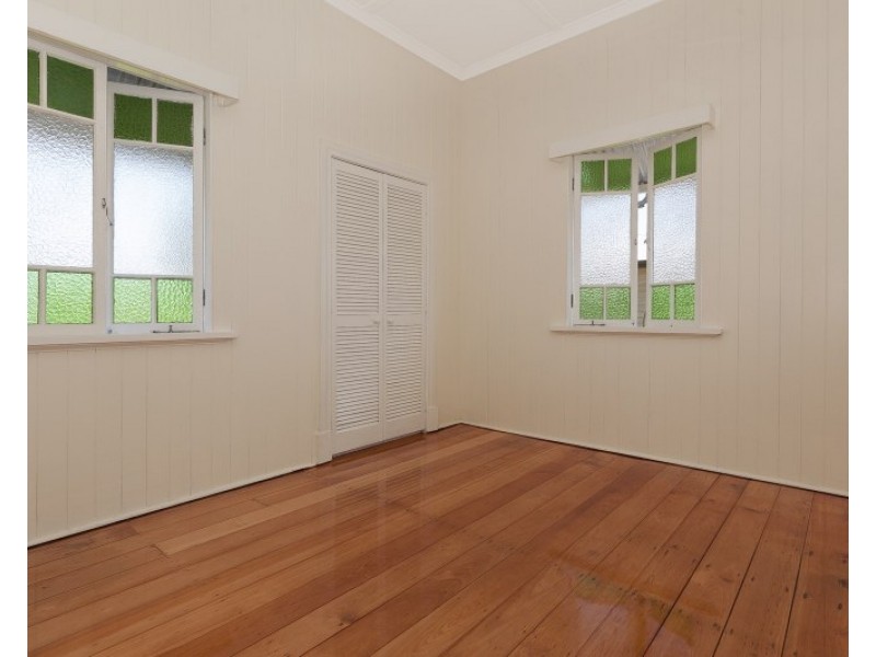 27 Parooba Avenue, Camp Hill QLD 4152