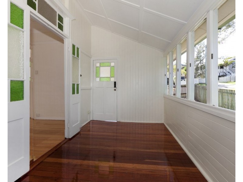 27 Parooba Avenue, Camp Hill QLD 4152