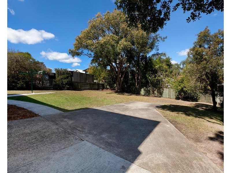 27 Parooba Avenue, Camp Hill QLD 4152