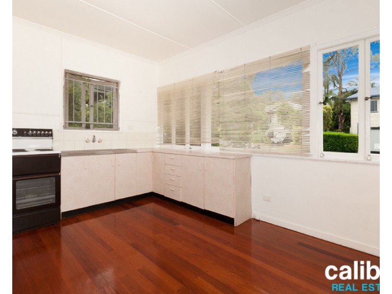 8 Duke Street, Cannon Hill QLD 4170