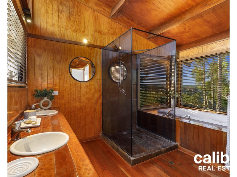 6 Atoll Crescent, Eatons Hill QLD 4037