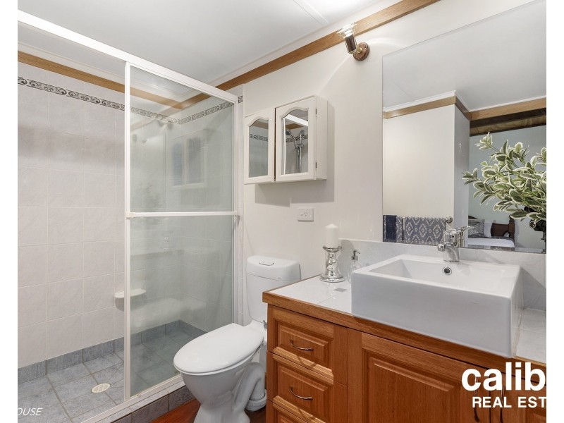 6 Atoll Crescent, Eatons Hill QLD 4037
