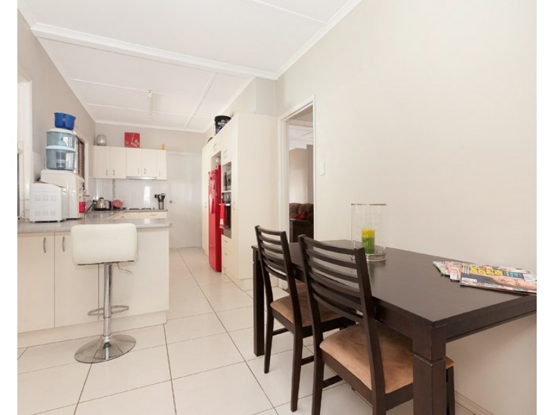 10 Calston Street, Oxley QLD 4075