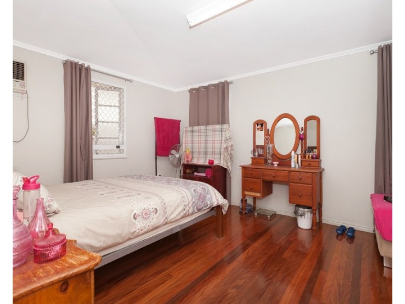 10 Calston Street, Oxley QLD 4075