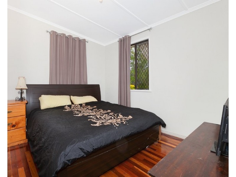 10 Calston Street, Oxley QLD 4075