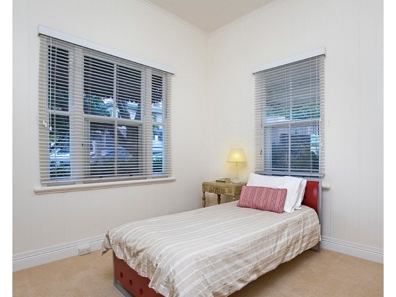 48 Sixth Avenue, Windsor QLD 4030