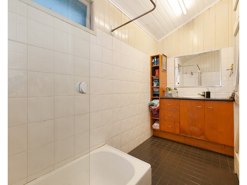 1 Reis Street, Woolloongabba QLD 4102