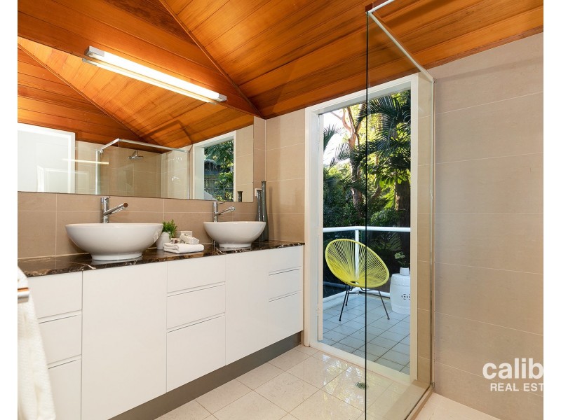 102 Carinya Street, Indooroopilly QLD 4068