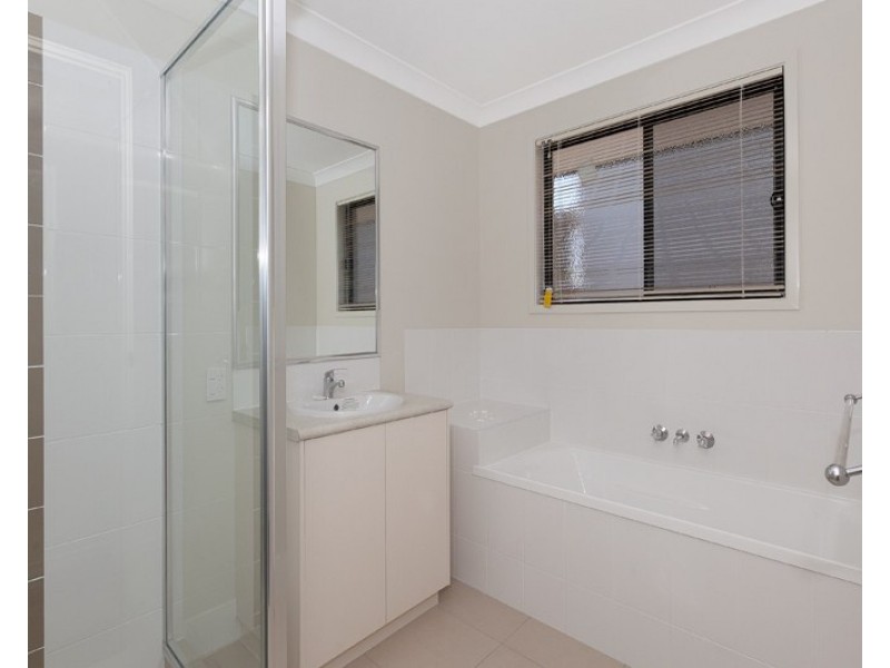 29 Hallvard Crescent, Augustine Heights QLD 4300