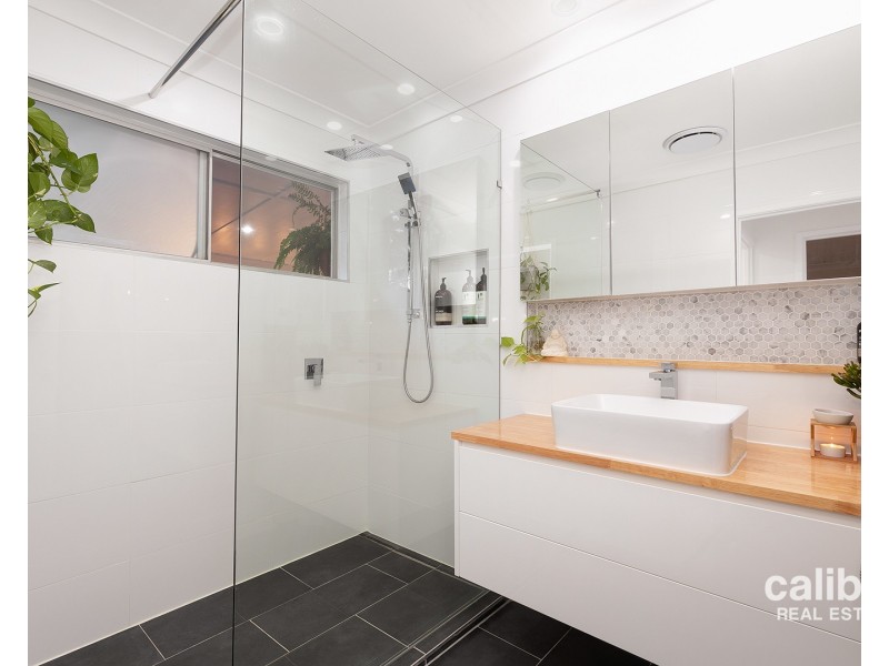 11 Nyora Street, Everton Hills QLD 4053