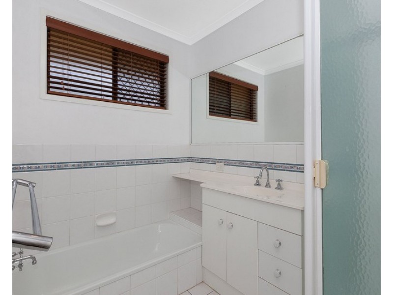 11 Acacia Place, Camira QLD 4300