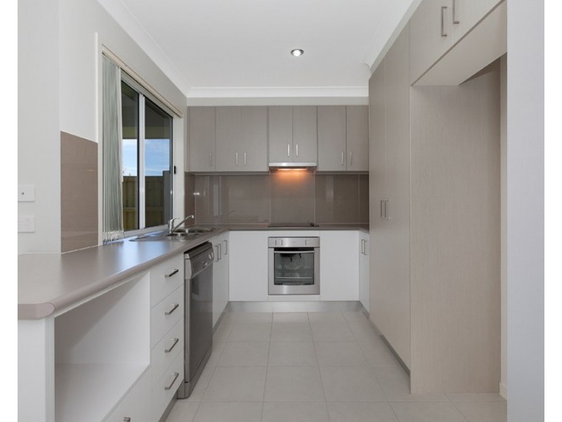 48 Hallvard Crescent, Augustine Heights QLD 4300