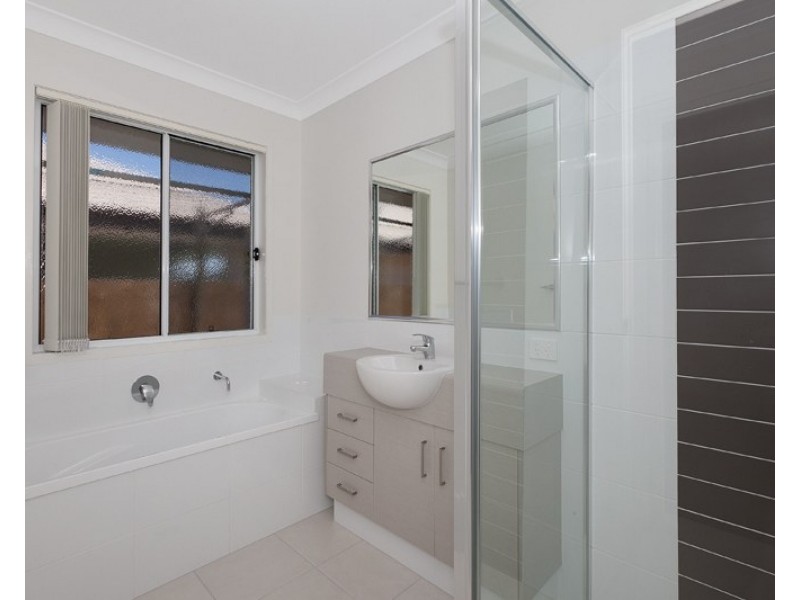 48 Hallvard Crescent, Augustine Heights QLD 4300