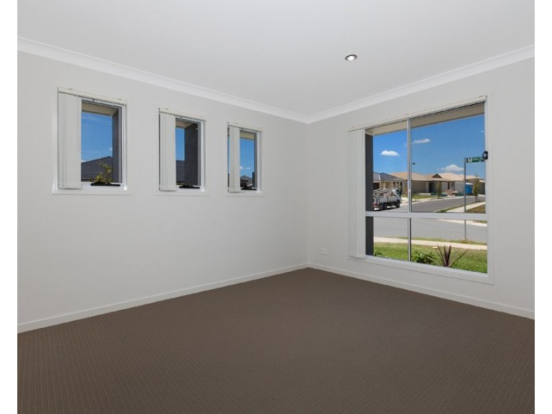 48 Hallvard Crescent, Augustine Heights QLD 4300