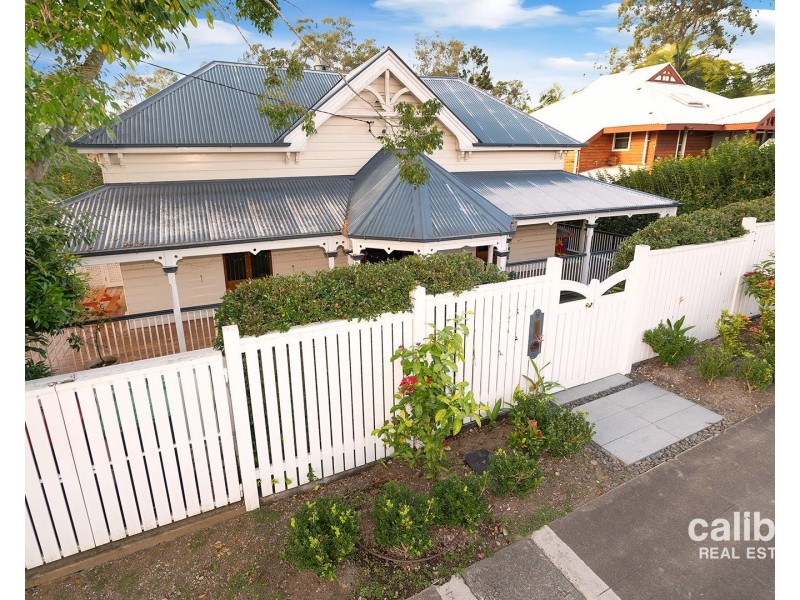 9 The Drive, Bardon QLD 4065