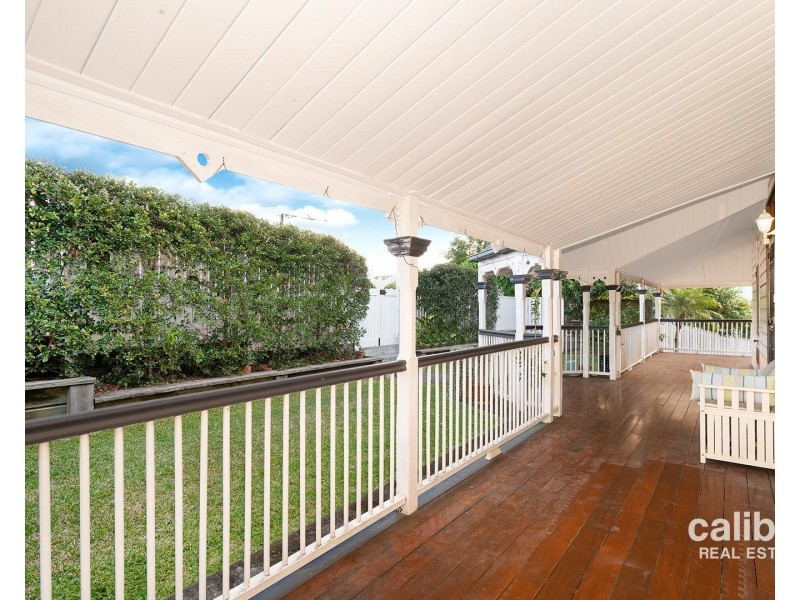 9 The Drive, Bardon QLD 4065