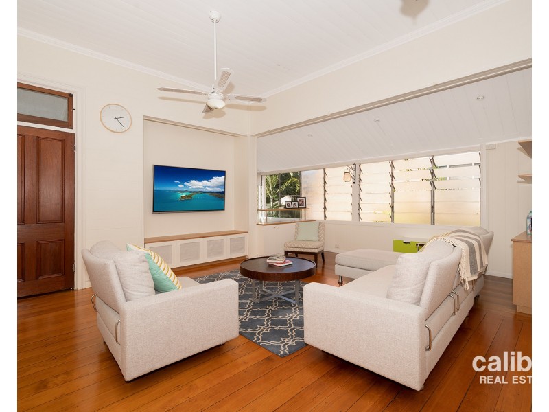 9 The Drive, Bardon QLD 4065