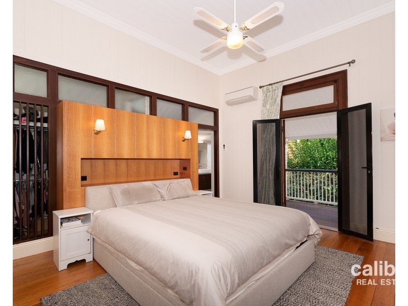 9 The Drive, Bardon QLD 4065