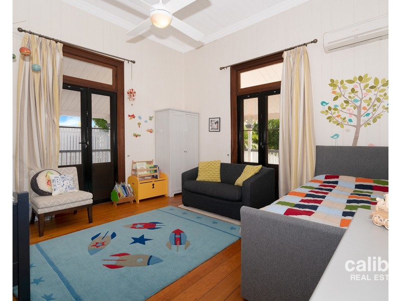 9 The Drive, Bardon QLD 4065