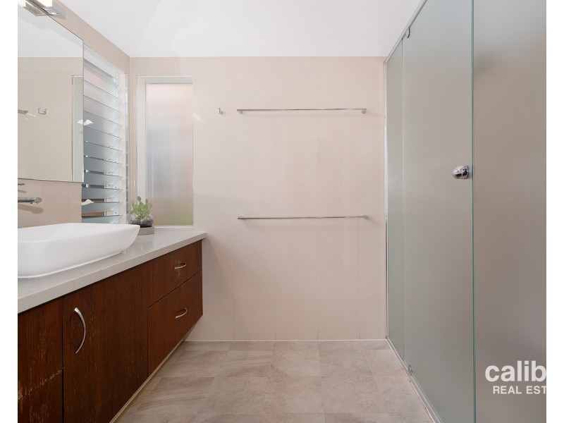 9 The Drive, Bardon QLD 4065