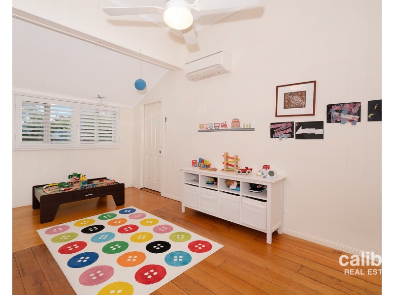 9 The Drive, Bardon QLD 4065