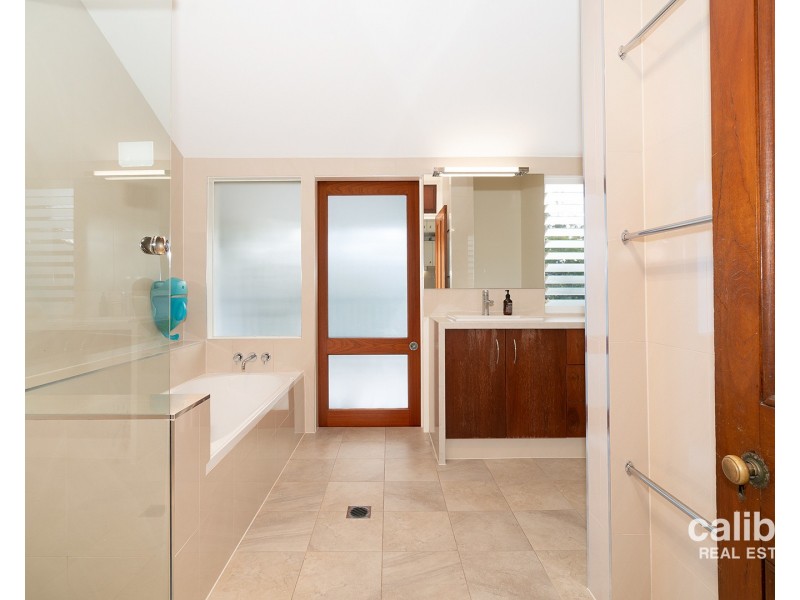 9 The Drive, Bardon QLD 4065