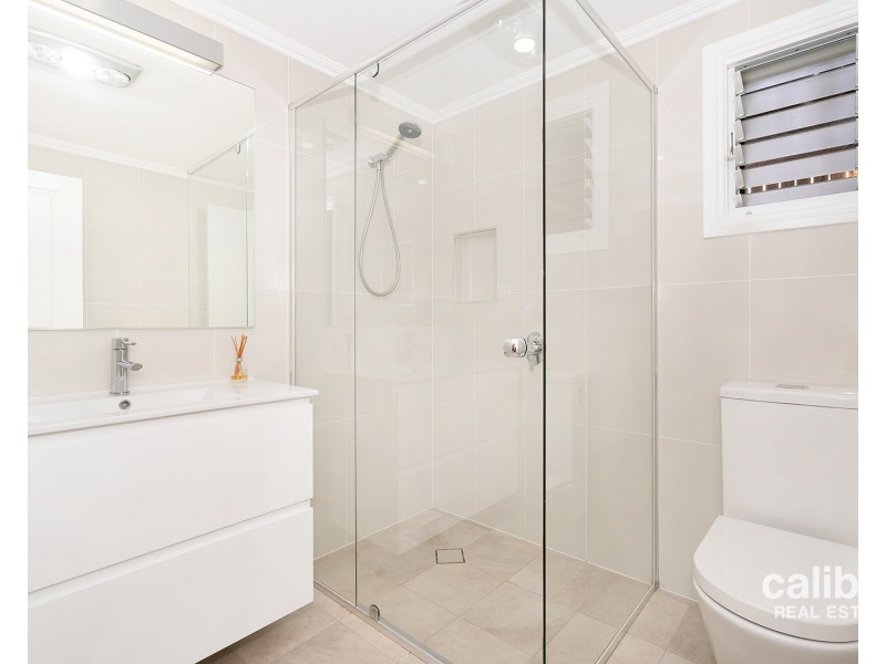 9 The Drive, Bardon QLD 4065