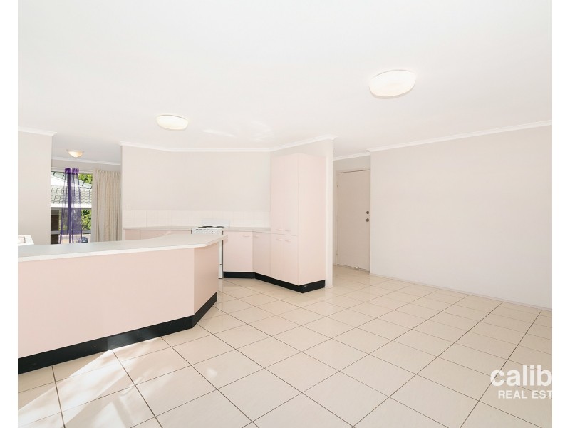 2/8 Louise Court, Silkstone QLD 4304