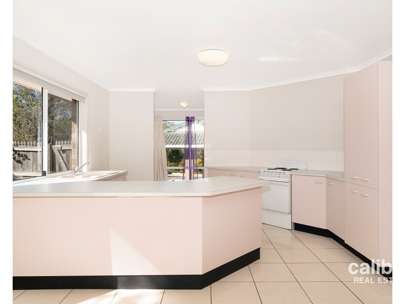 2/8 Louise Court, Silkstone QLD 4304
