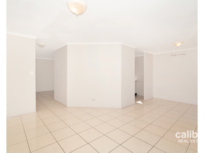 2/8 Louise Court, Silkstone QLD 4304