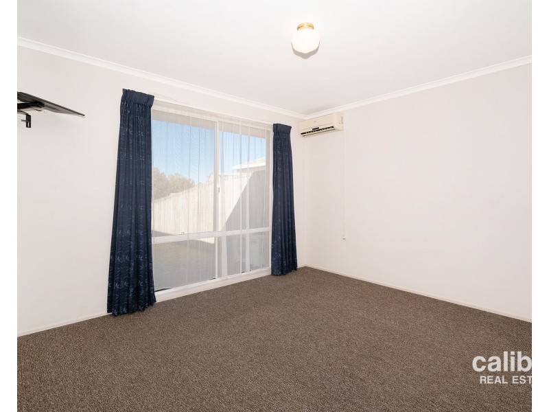 2/8 Louise Court, Silkstone QLD 4304